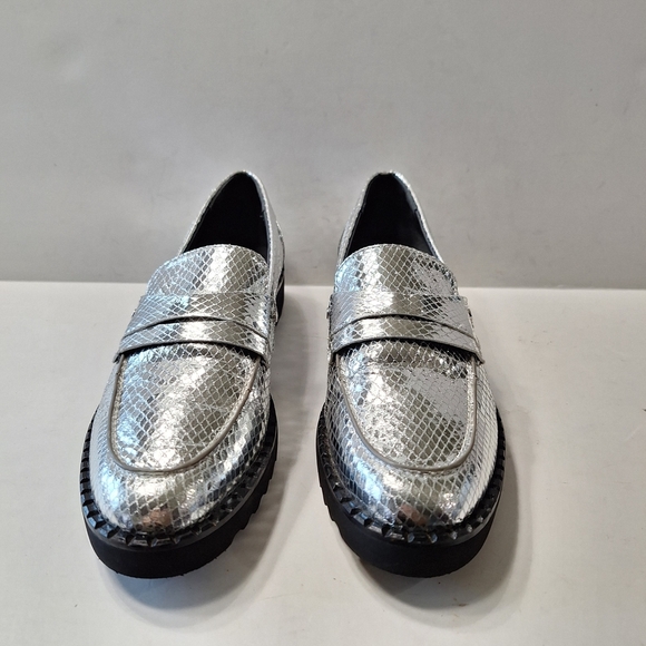 Franco Sarto Cassandra Metallic Silver Snake Print Faux Leather Loafers Size: 8 - Picture 3 of 14